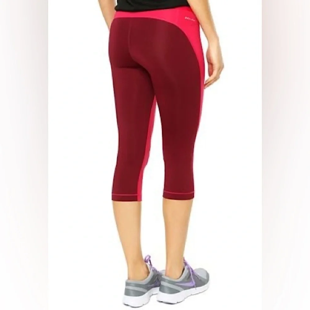Nike Pro Two-Tone Capri Leggings in Fuchsia Force/Deep Garnet/Hyper Pink Medium